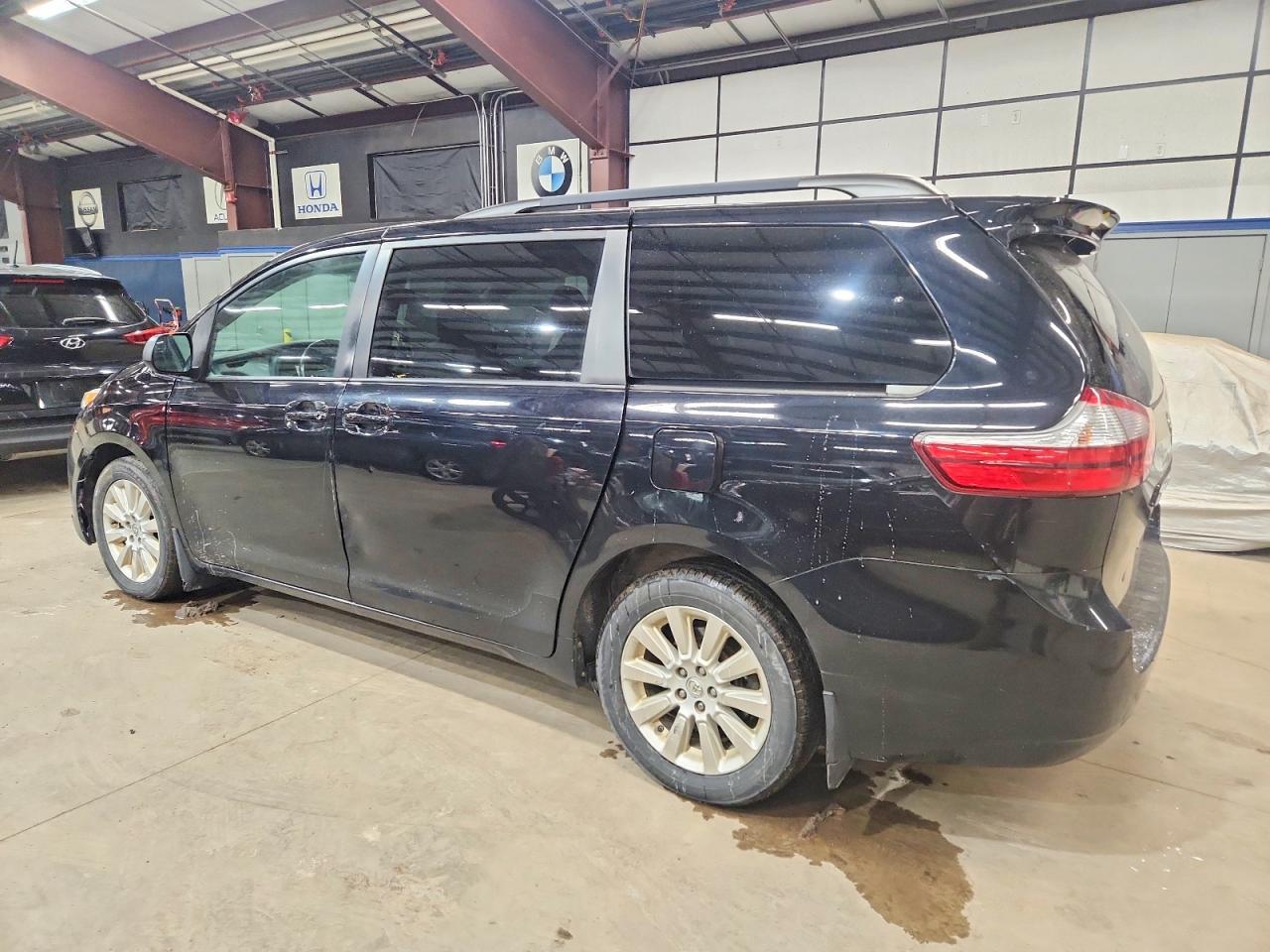 2015 TOYOTA SIENNA — фото 2