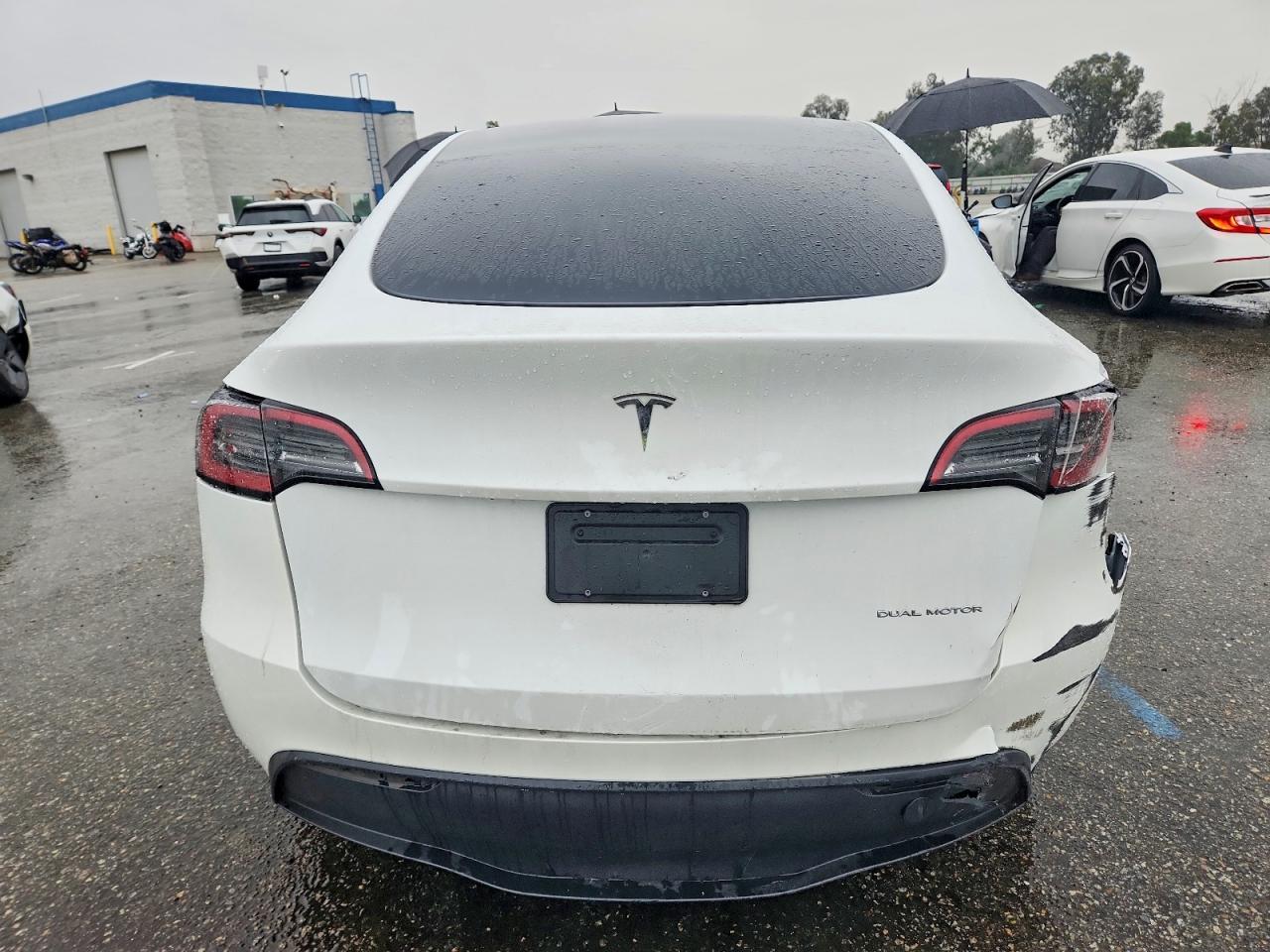 2024 TESLA MODEL Y — фото 6