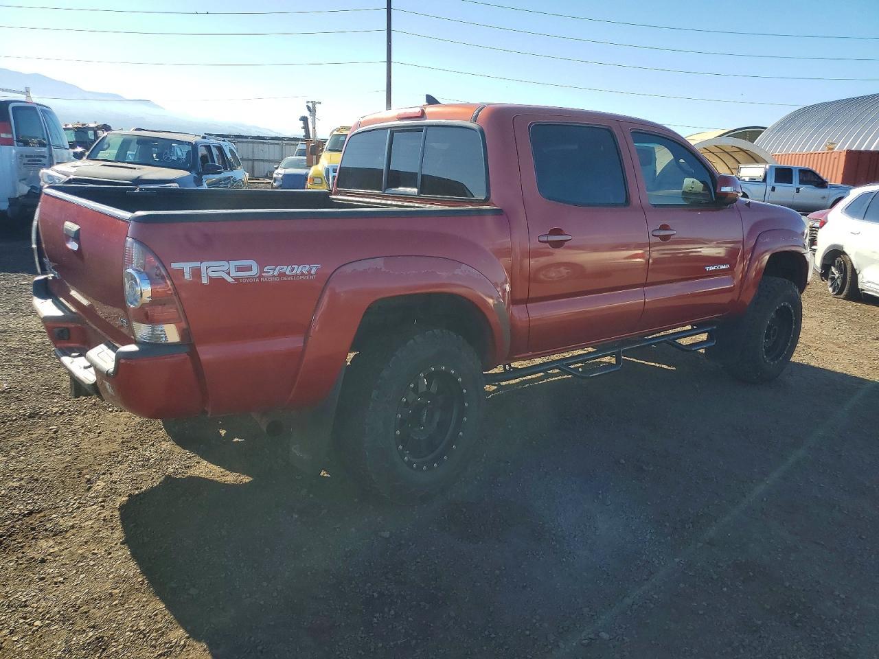 2015 TOYOTA TACOMA — фото 3
