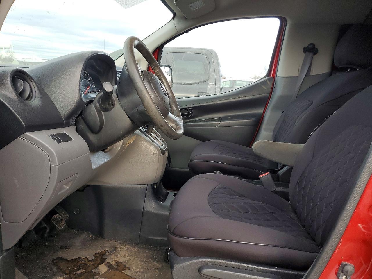 NISSAN NV200