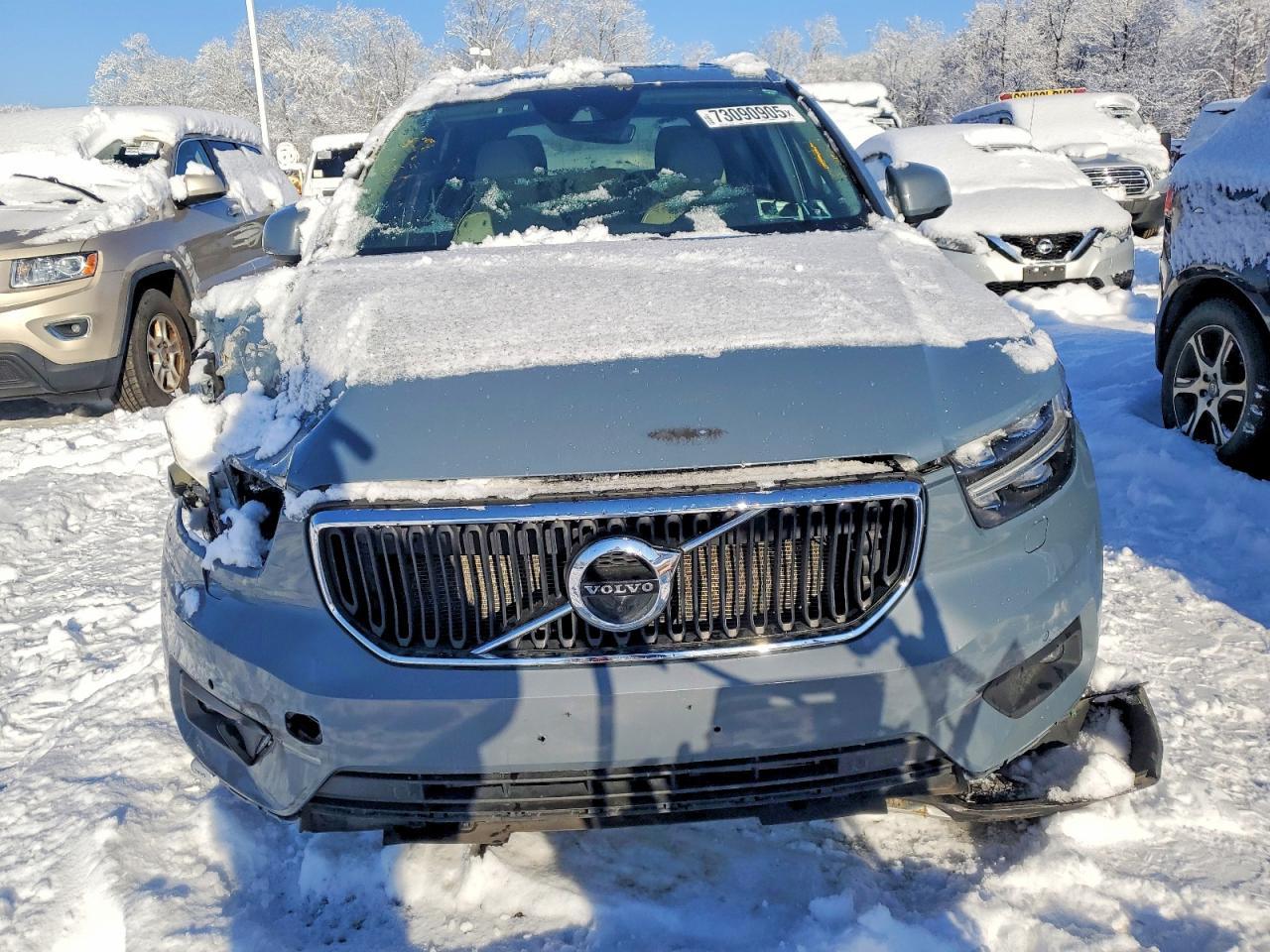 2020 VOLVO XC40 — фото 5