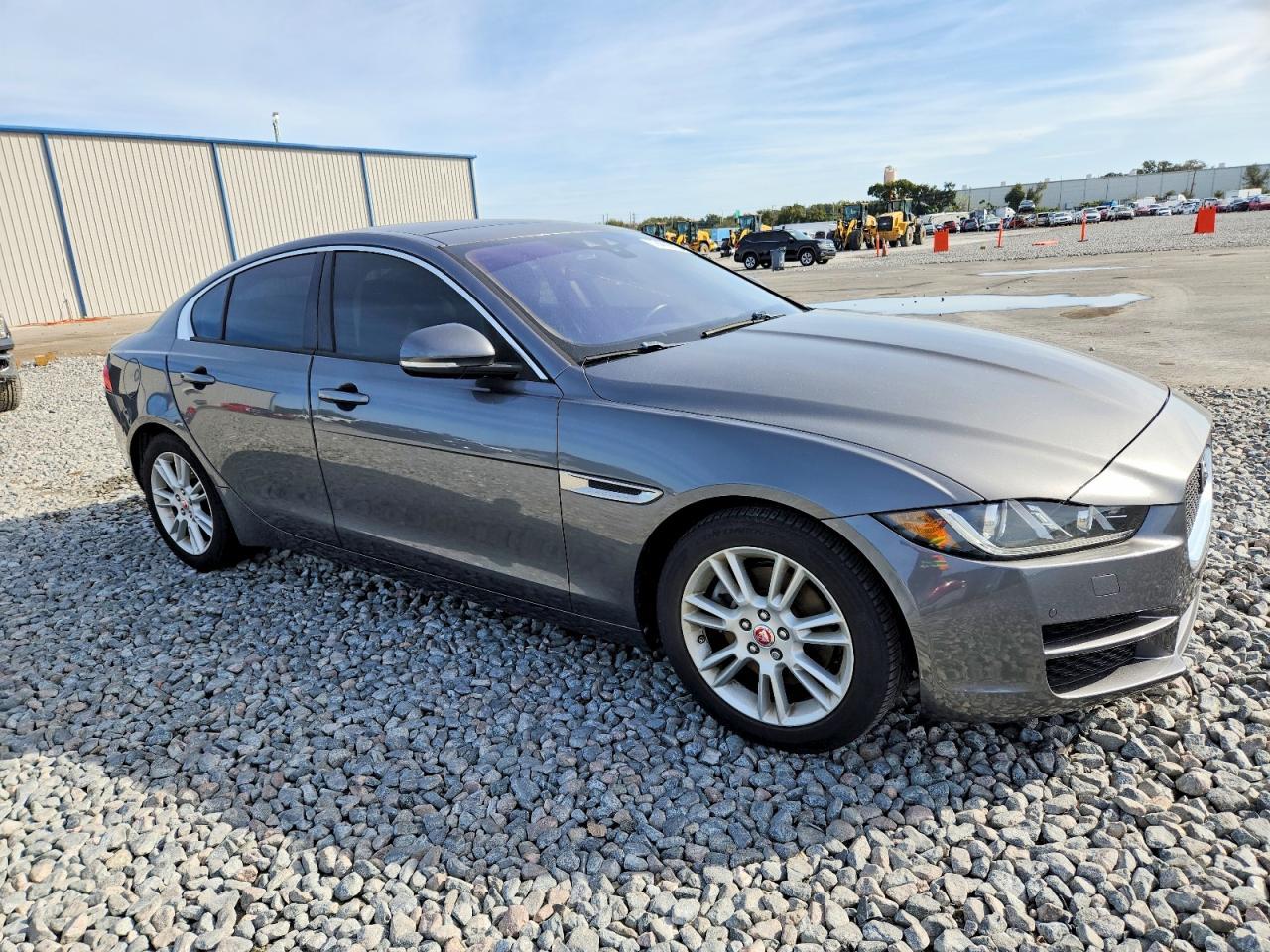 2017 JAGUAR XE — фото 4