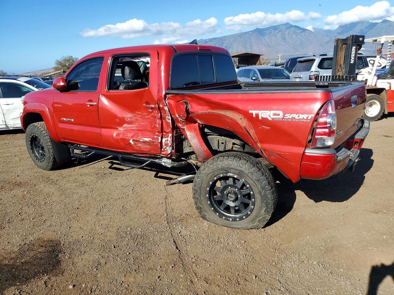 2015 TOYOTA TACOMA — фото 2