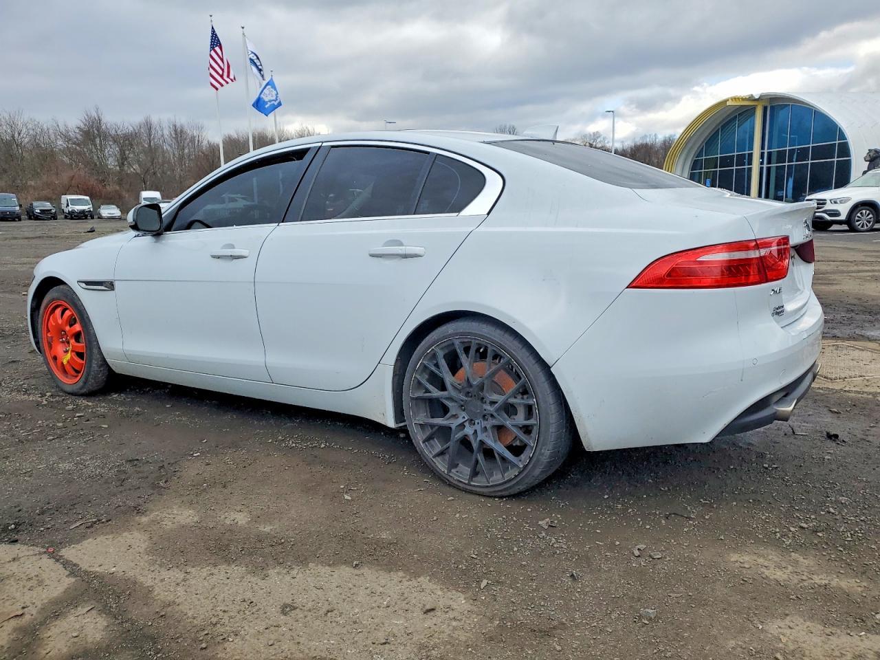 JAGUAR XE
