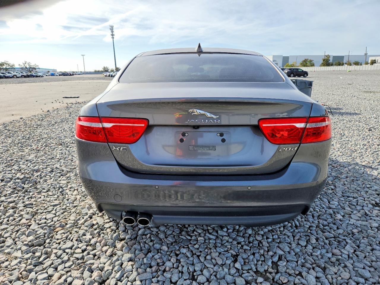2017 JAGUAR XE — фото 6