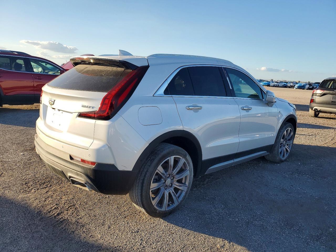2019 CADILLAC XT4 — фото 3