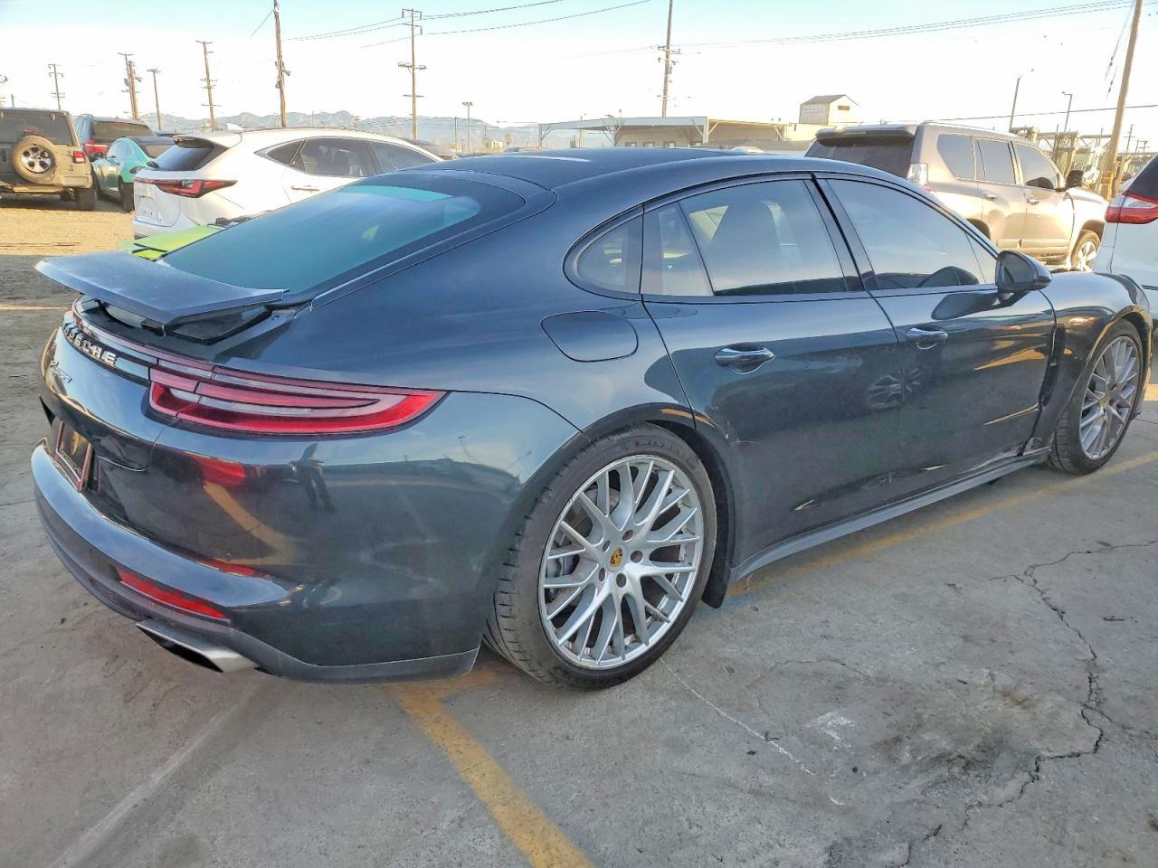 2017 PORSCHE PANAMERA — фото 3
