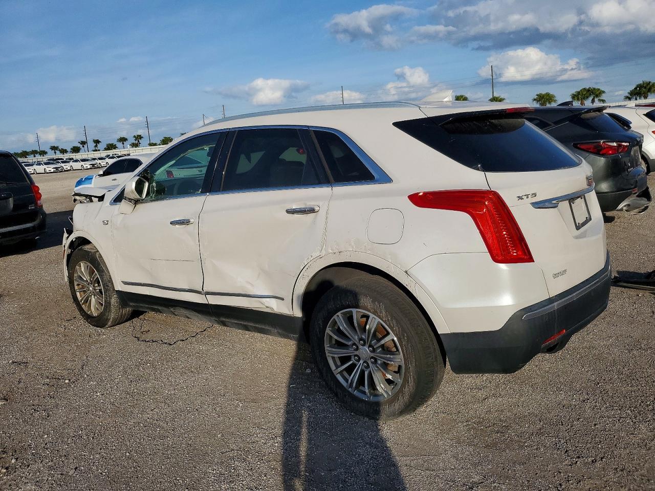 2018 CADILLAC XT5 — фото 2
