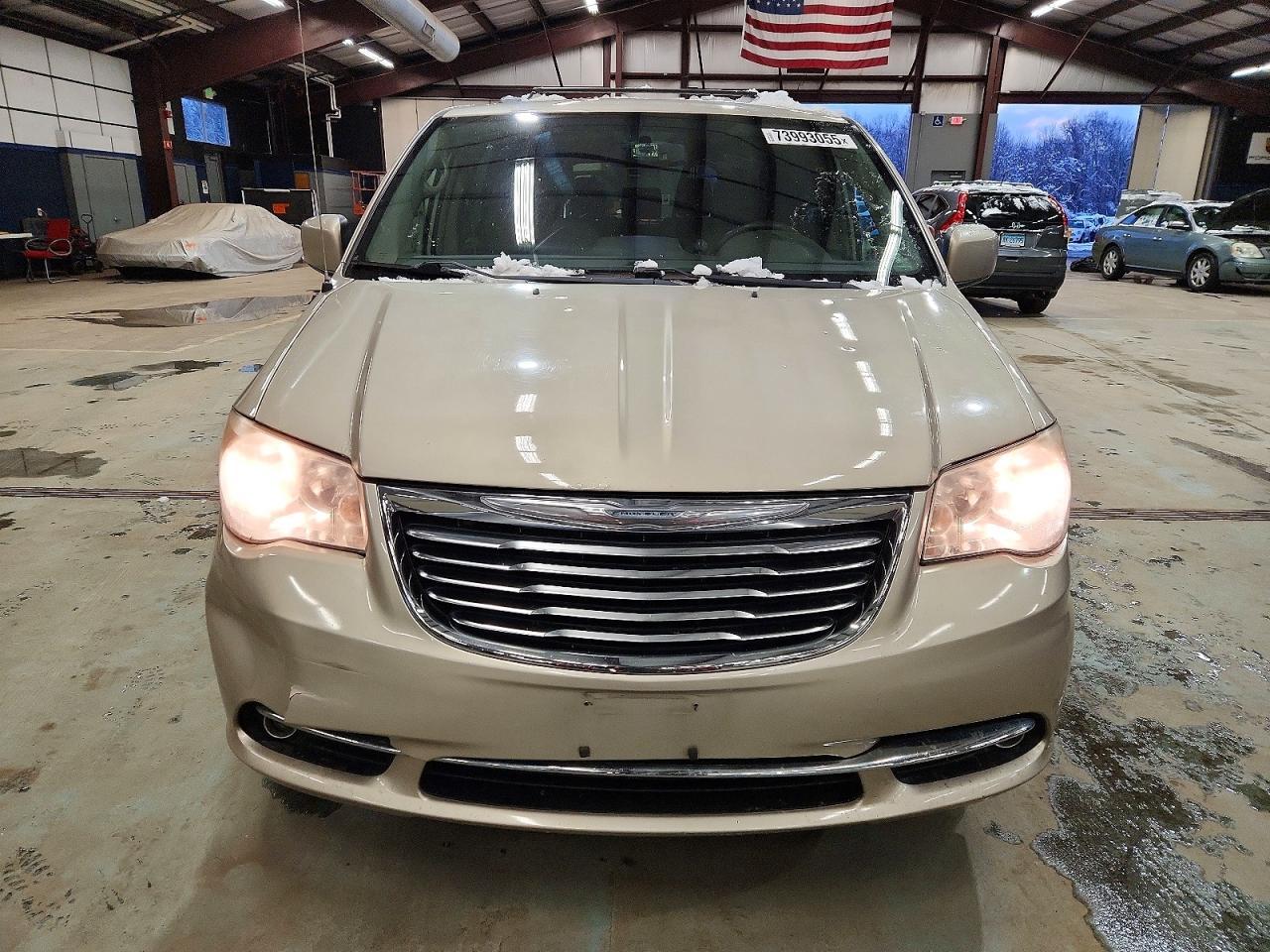 CHRYSLER TOWN & COUNTRY