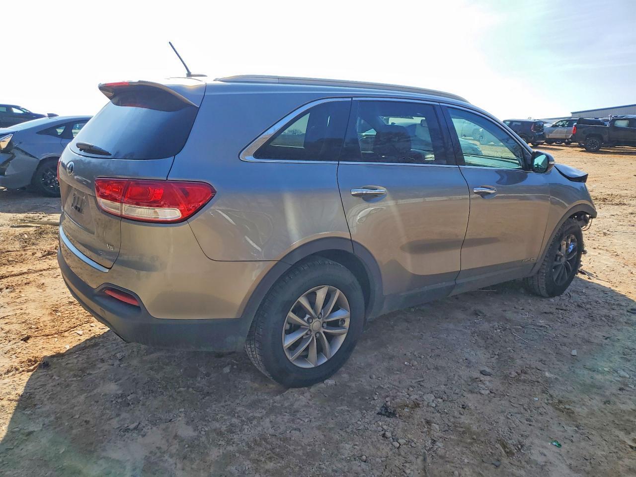 2016 KIA SORENTO — фото 3