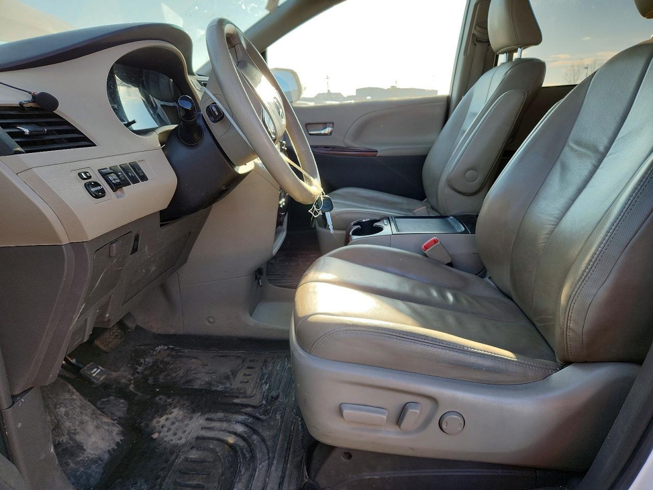 2014 TOYOTA SIENNA — фото 7