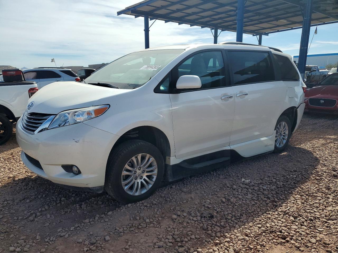 2015 TOYOTA SIENNA — фото 1