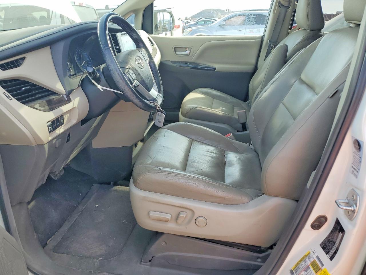 2015 TOYOTA SIENNA — фото 7