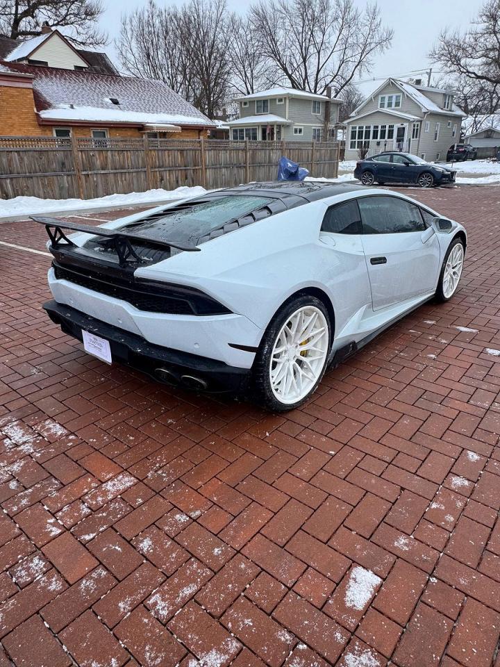 LAMBORGHINI HURACAN