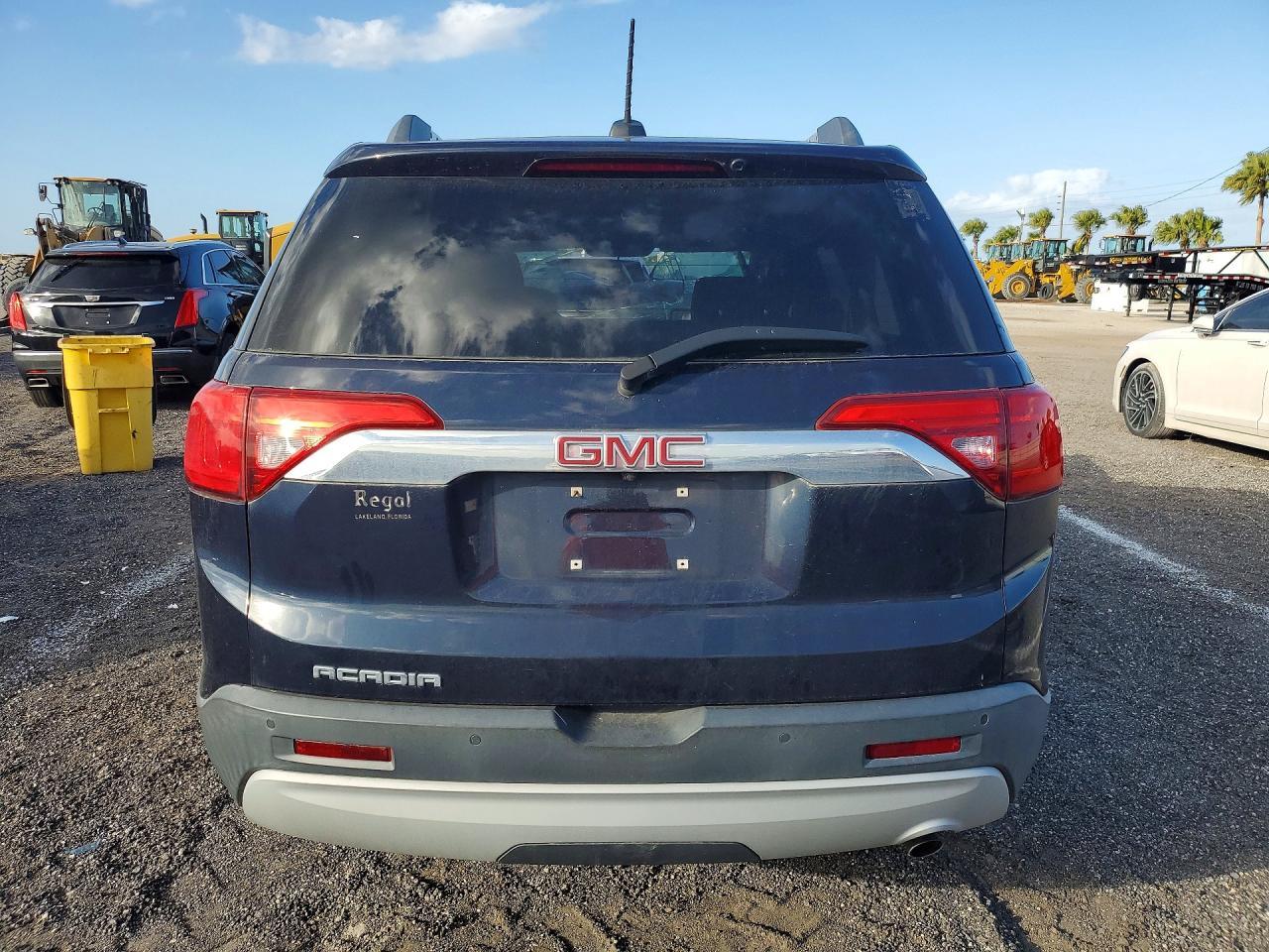 2017 GMC ACADIA — фото 6