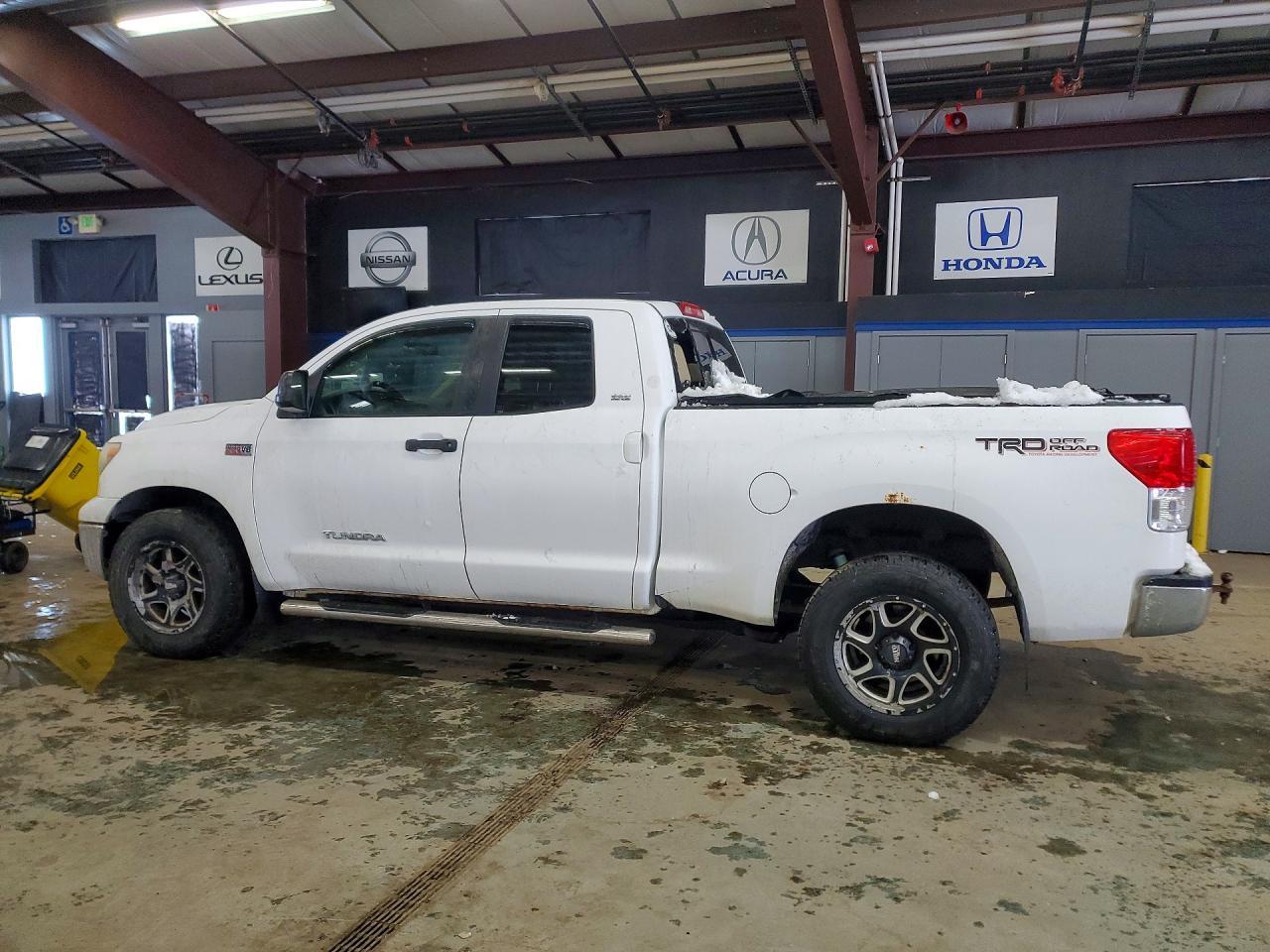 2010 TOYOTA TUNDRA — фото 2