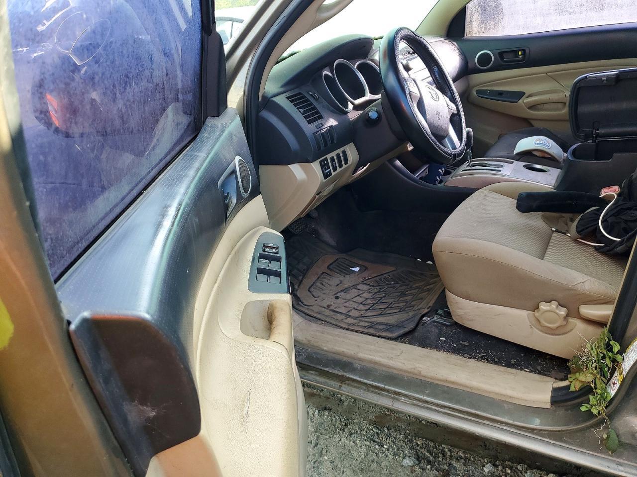 TOYOTA TACOMA
