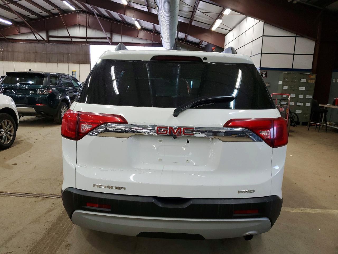 2017 GMC ACADIA — фото 6