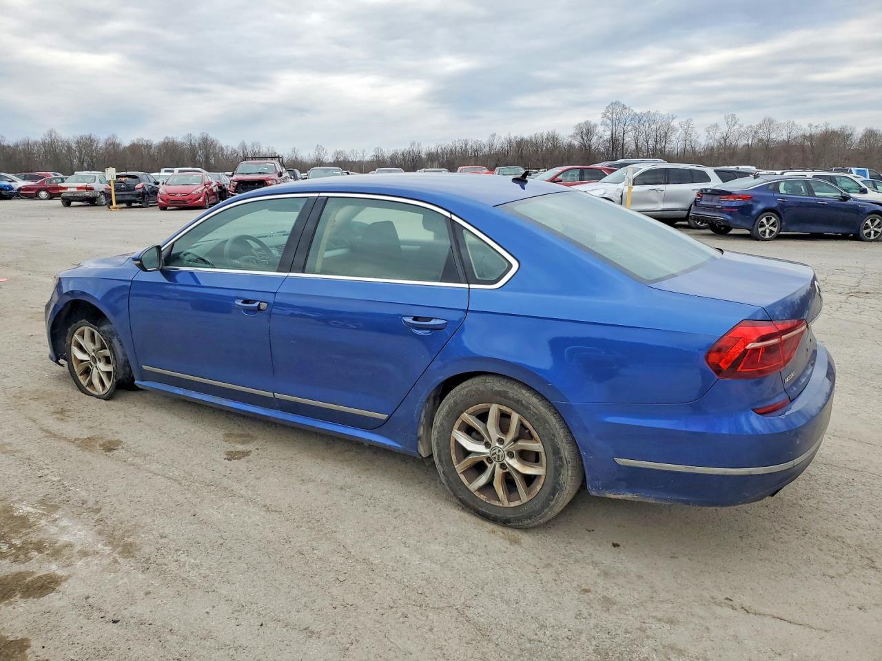 2017 VOLKSWAGEN PASSAT — фото 2