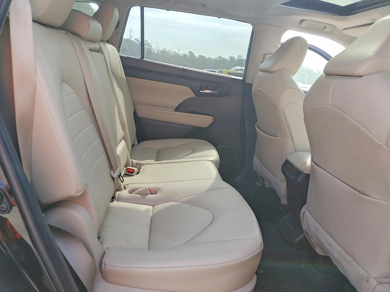 TOYOTA HIGHLANDER