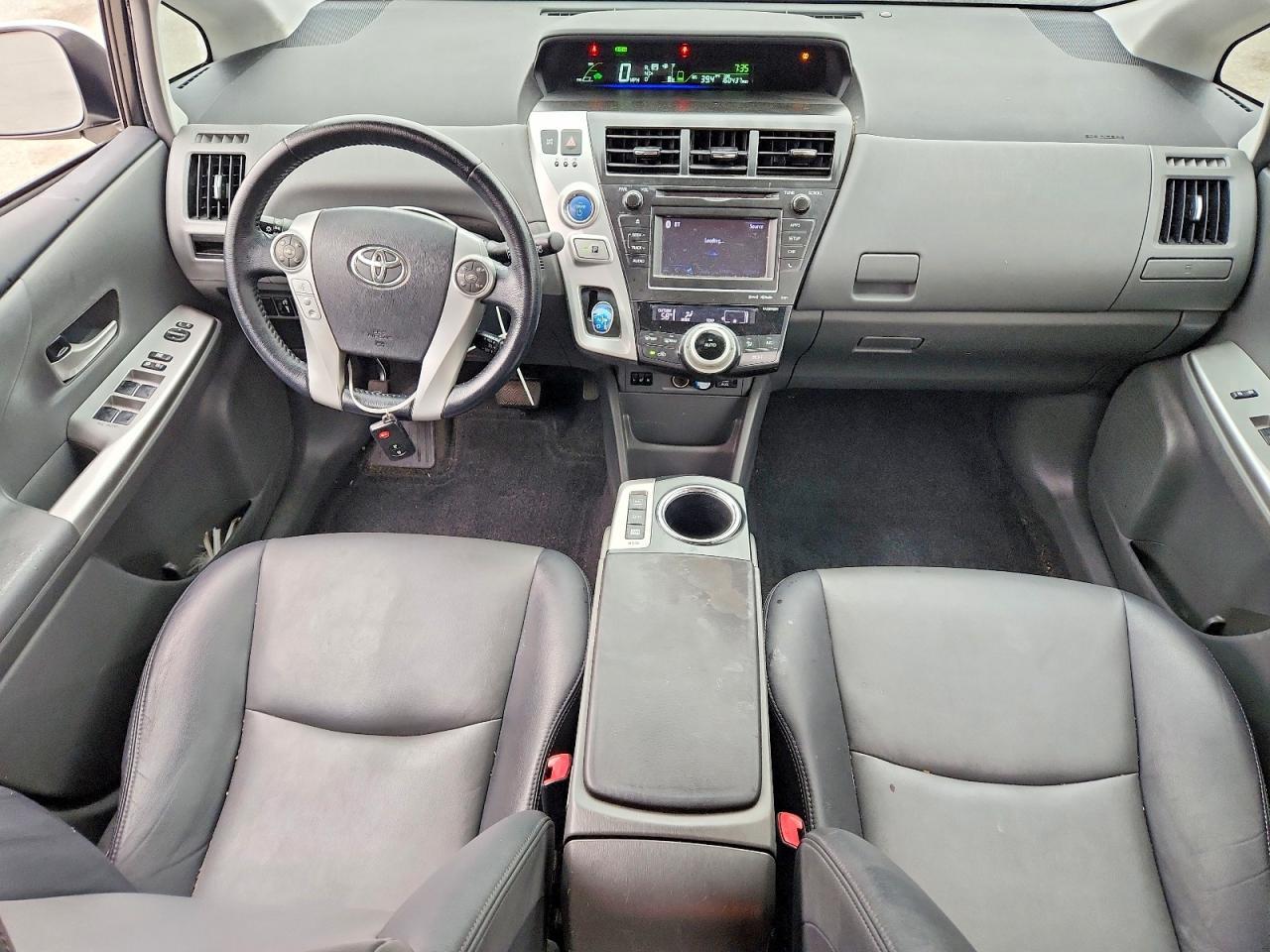 2014 TOYOTA PRIUS V — фото 8