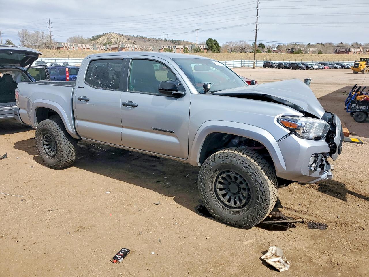 2017 TOYOTA TACOMA — фото 4