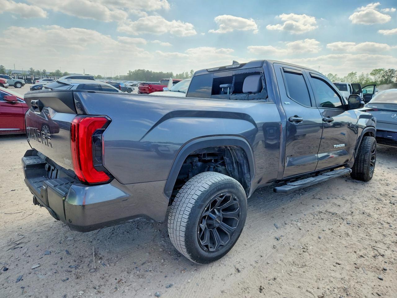 TOYOTA TUNDRA