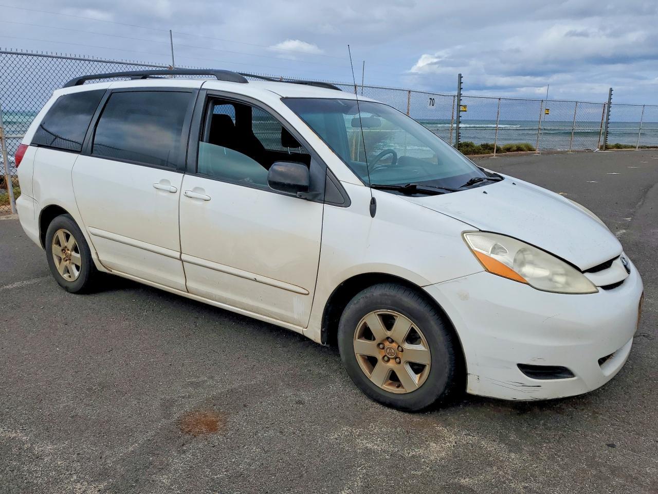 2010 TOYOTA SIENNA — фото 4