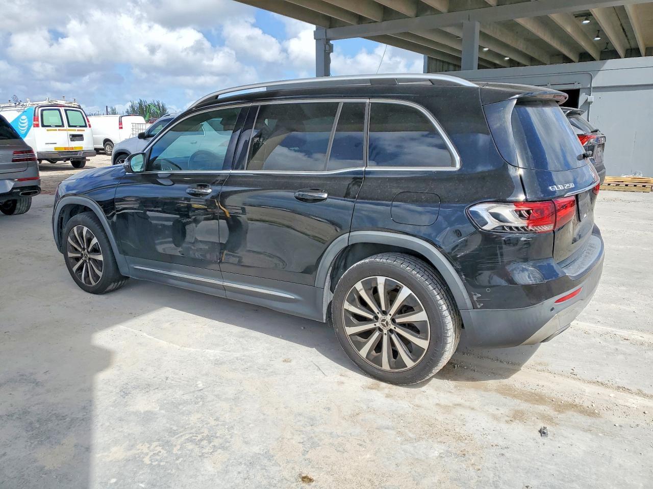 MERCEDES-BENZ GLB-CLASS