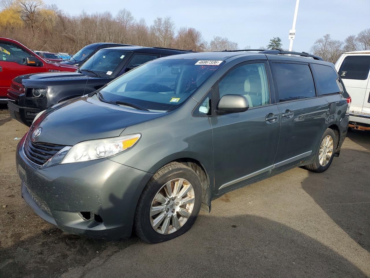 TOYOTA SIENNA