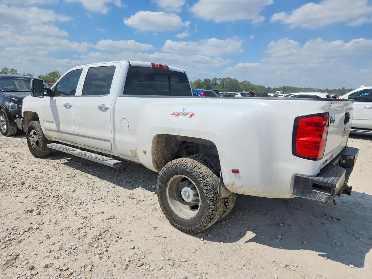 2015 CHEVROLET SILVERADO 3500 — фото 2