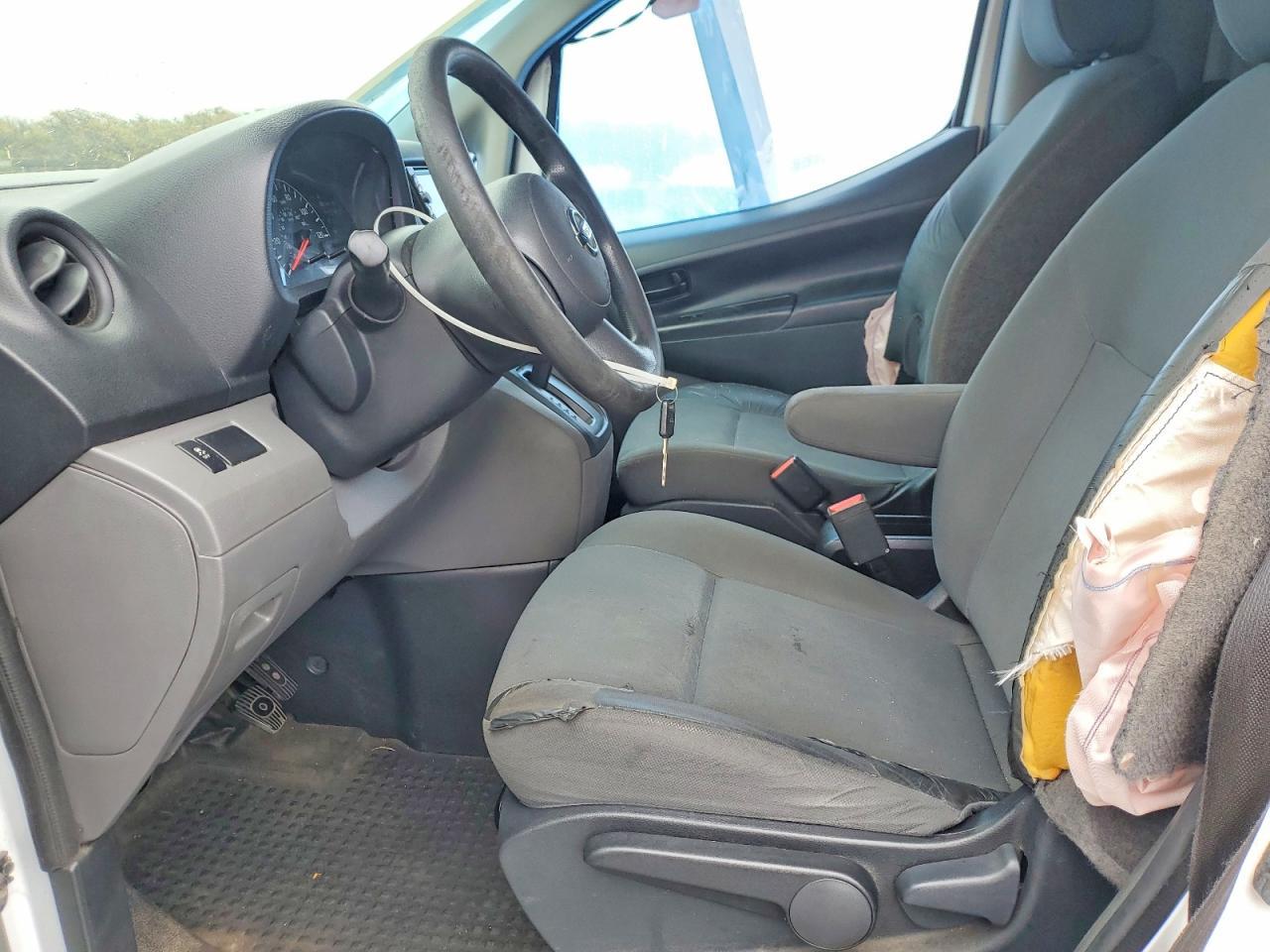 NISSAN NV200
