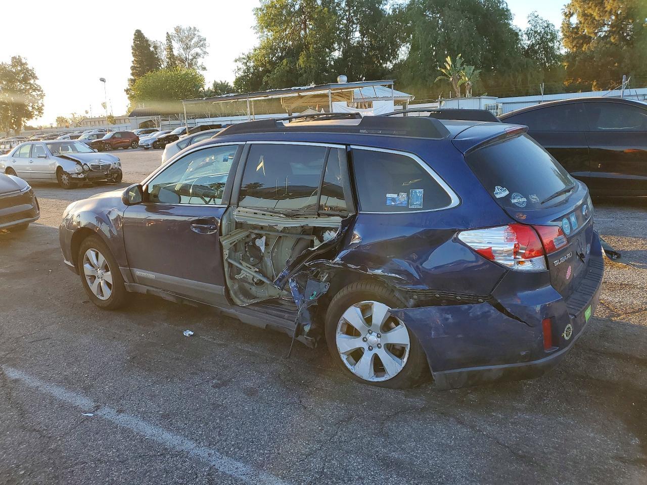 2010 SUBARU OUTBACK — фото 2