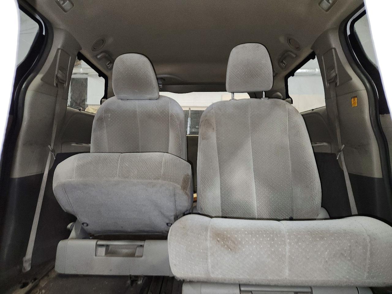 2011 TOYOTA SIENNA — фото 10
