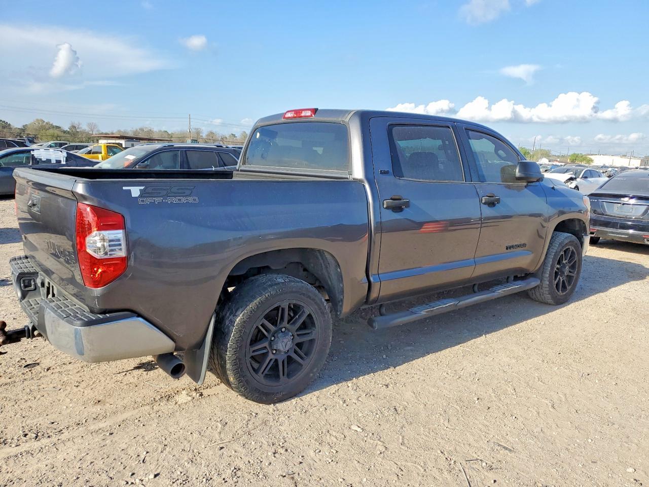 2017 TOYOTA TUNDRA — фото 3