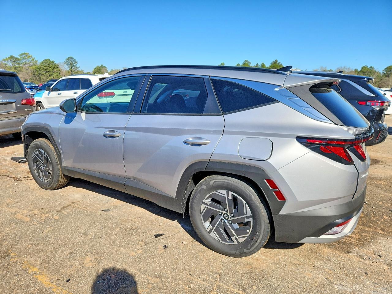 HYUNDAI TUCSON HYBRID