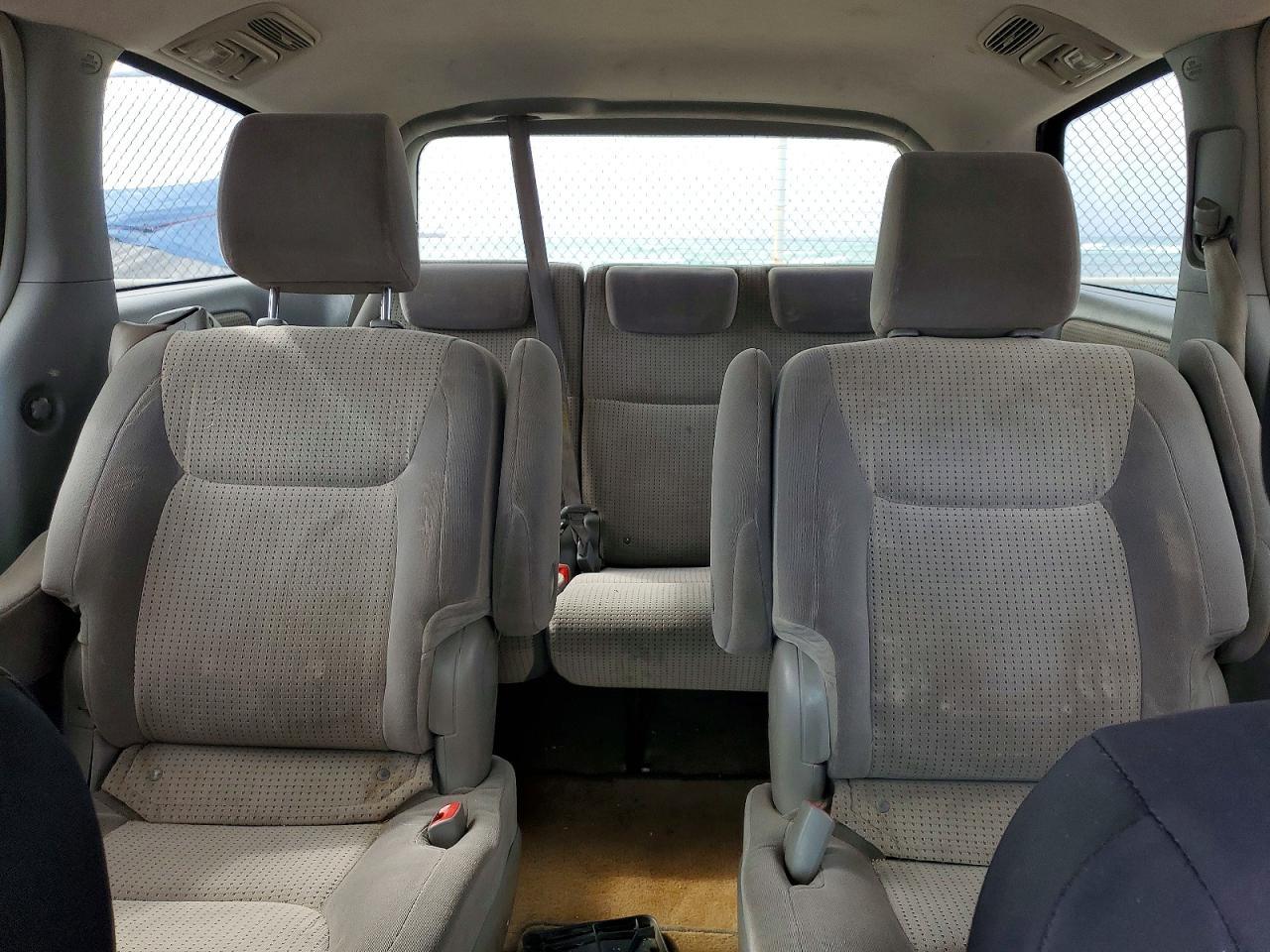 2010 TOYOTA SIENNA — фото 10