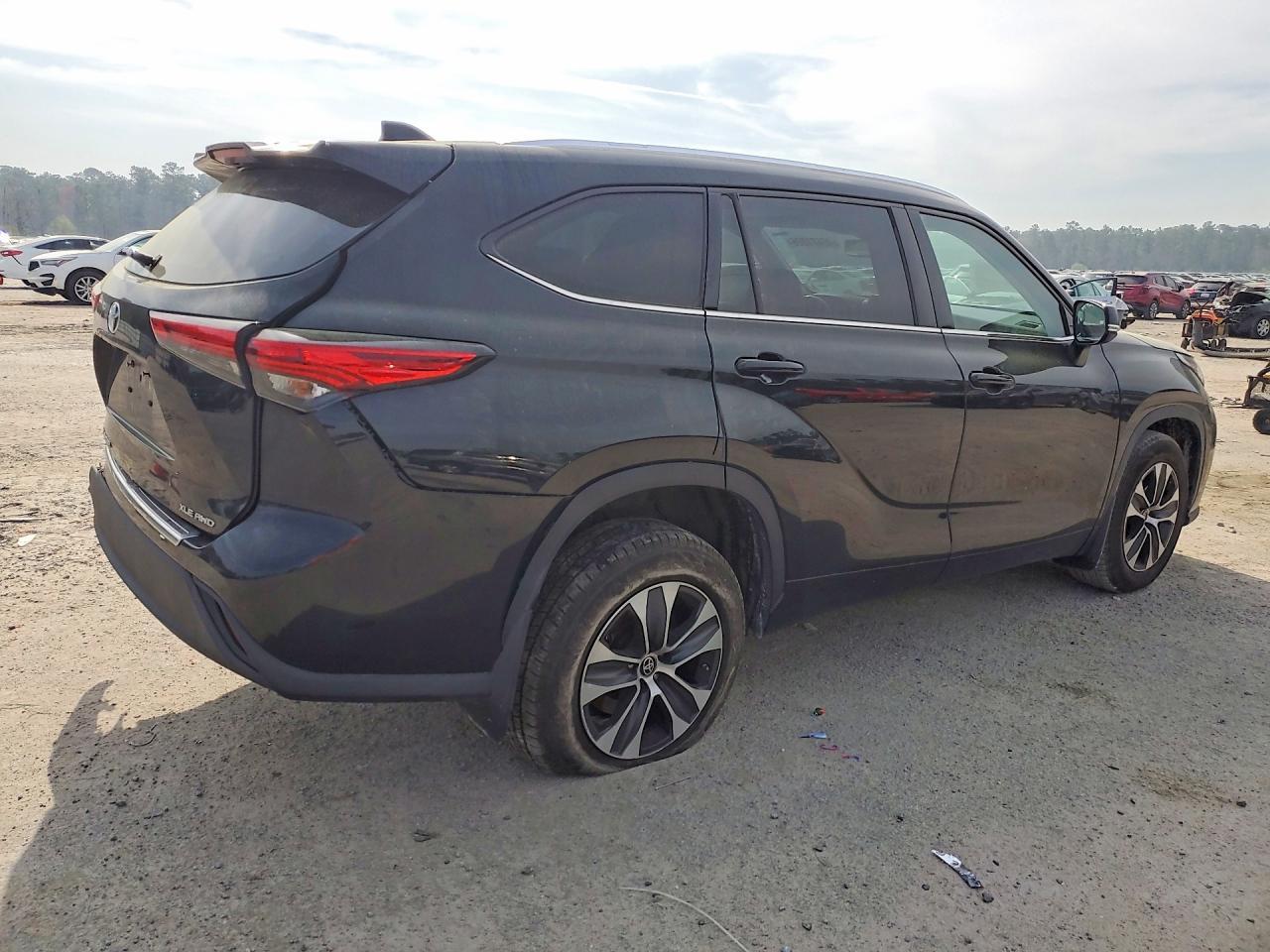 TOYOTA HIGHLANDER
