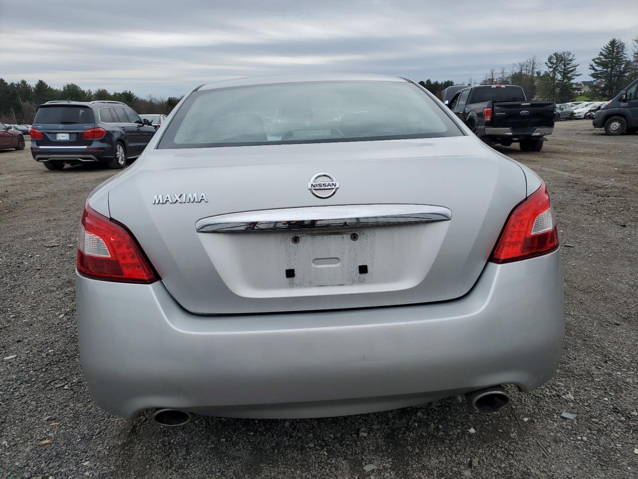 NISSAN MAXIMA