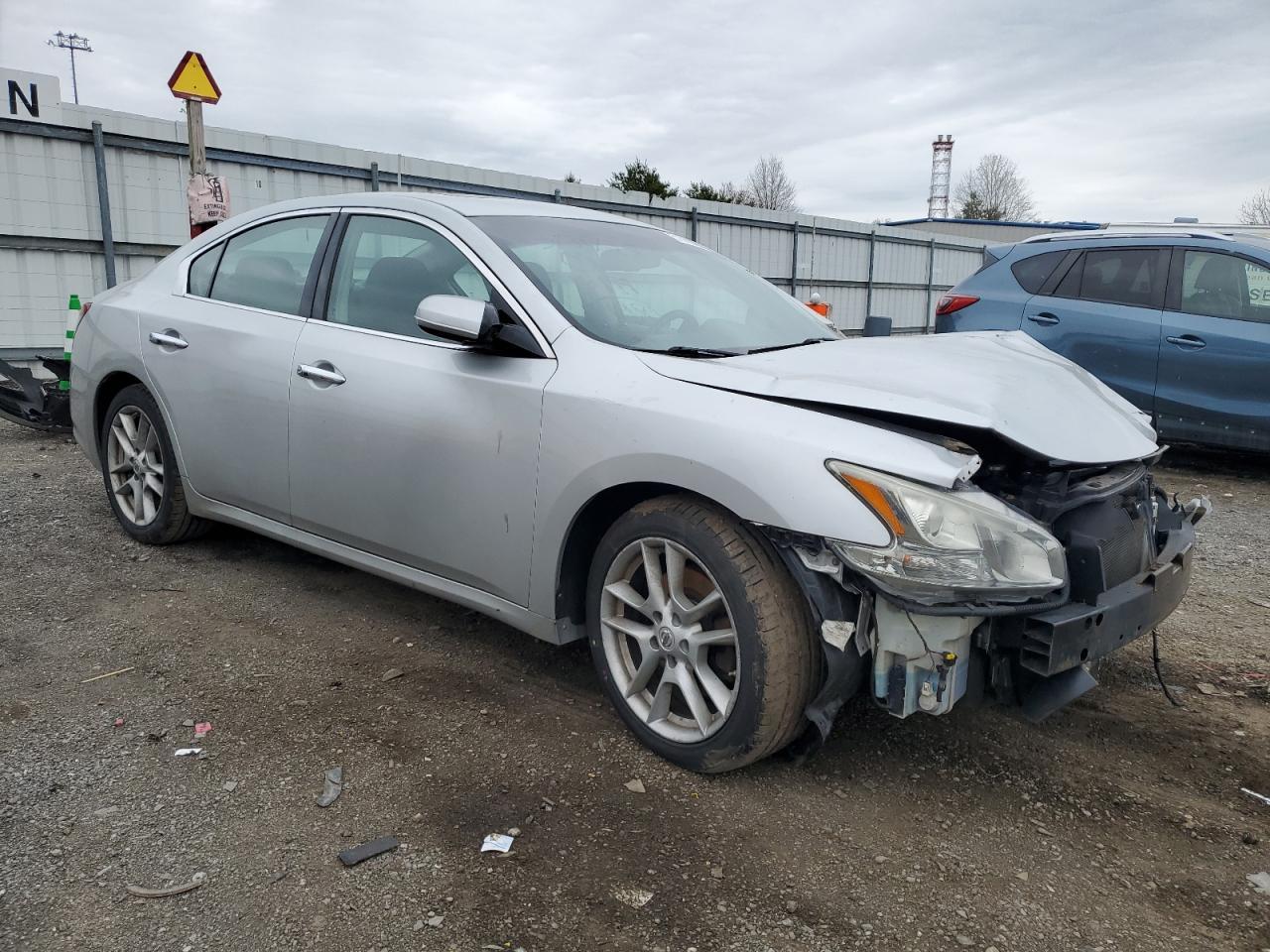 NISSAN MAXIMA