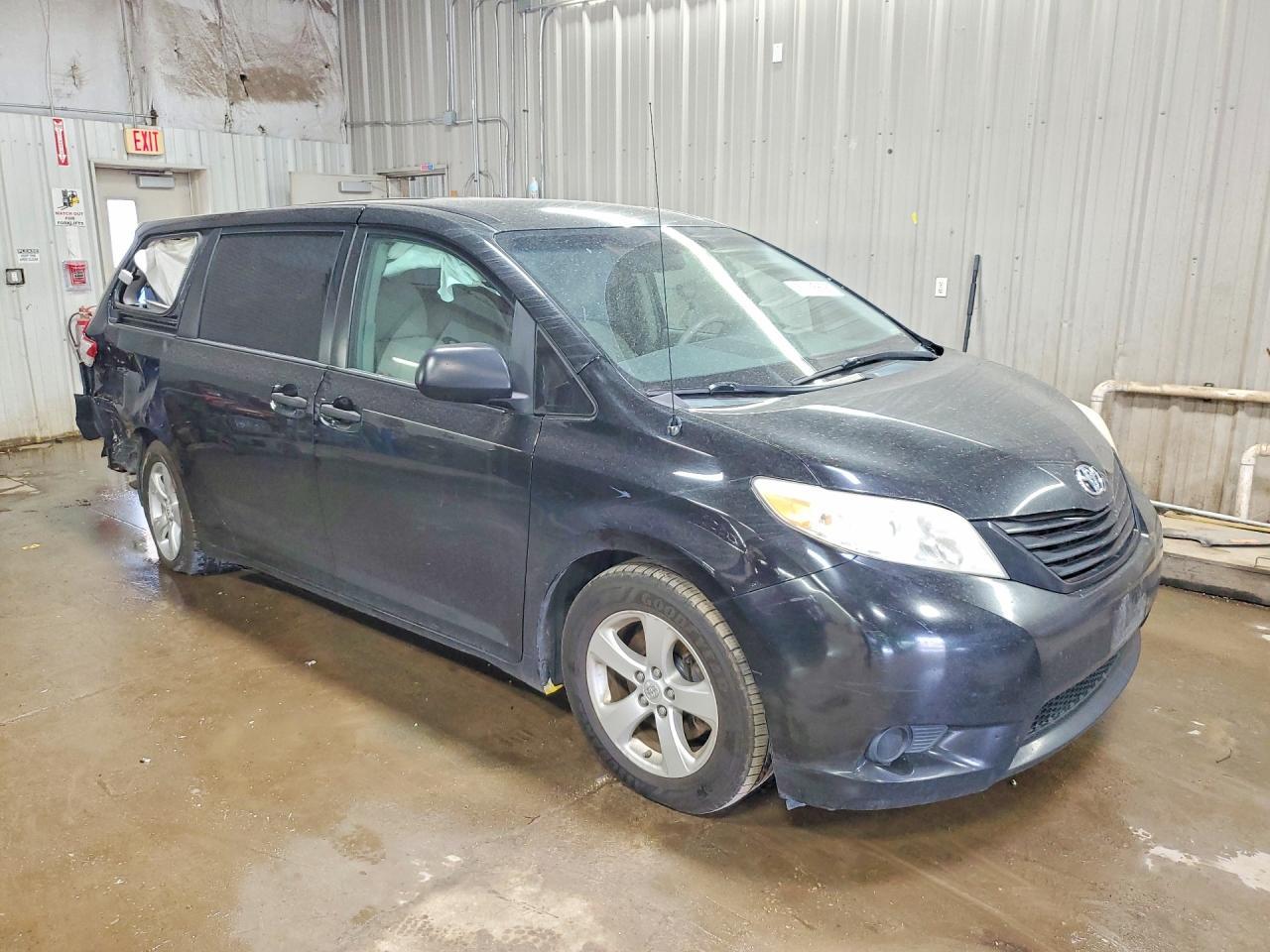 2013 TOYOTA SIENNA — фото 4