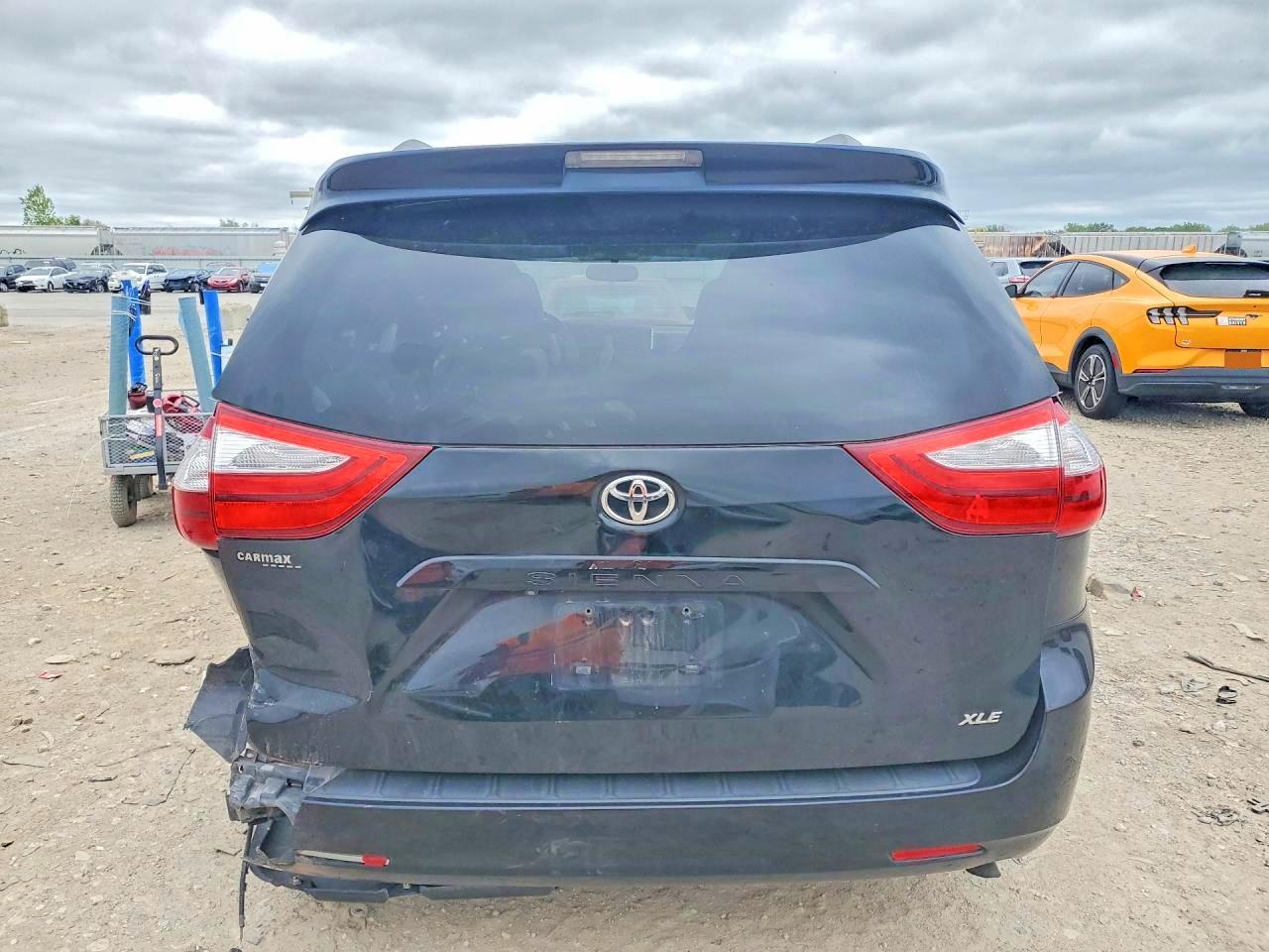 2015 TOYOTA SIENNA — фото 6