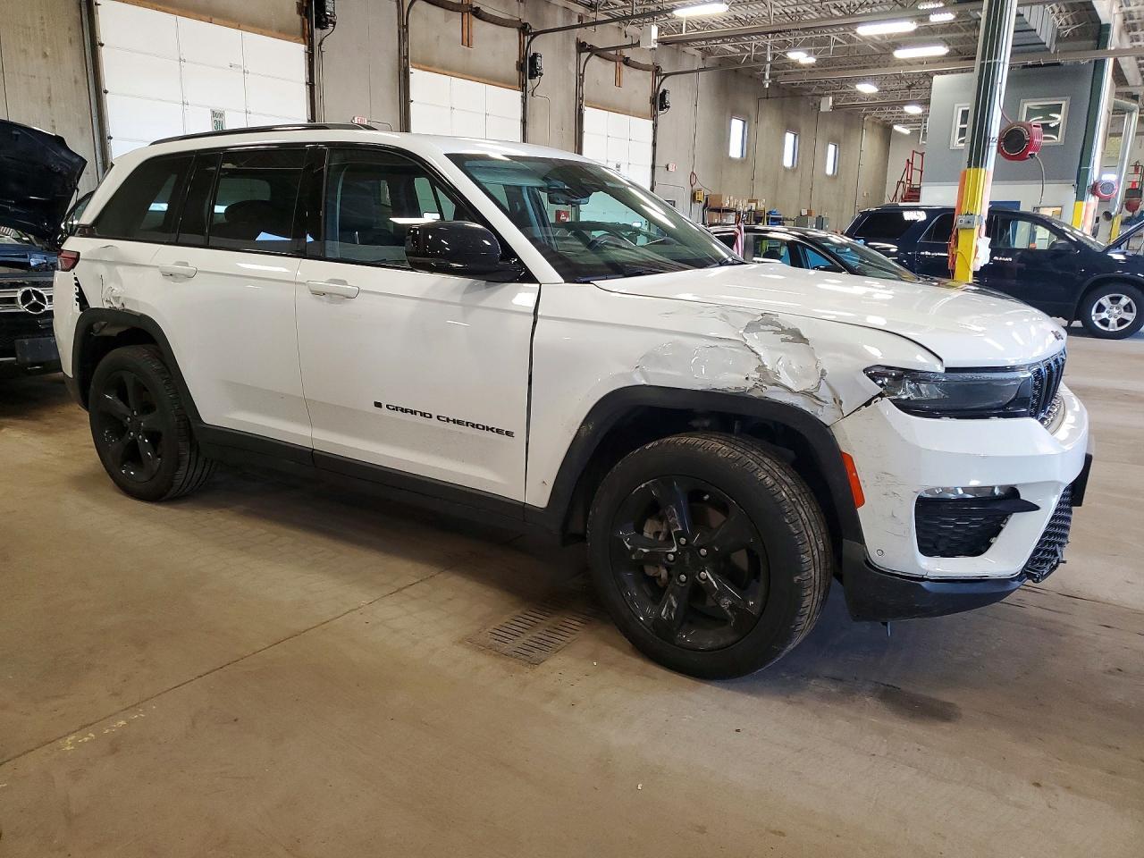 2023 JEEP GRAND CHEROKEE — фото 4