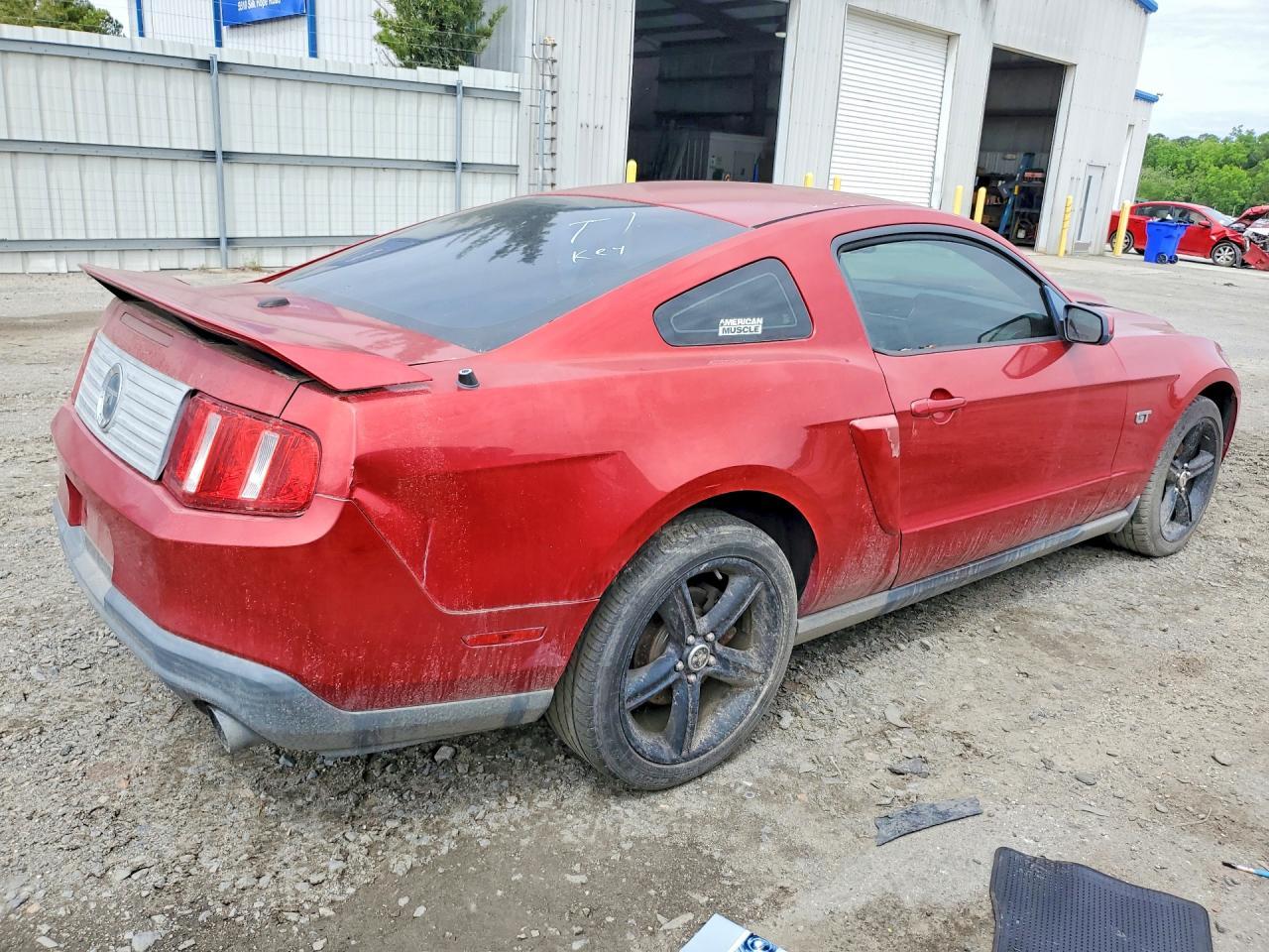 FORD MUSTANG