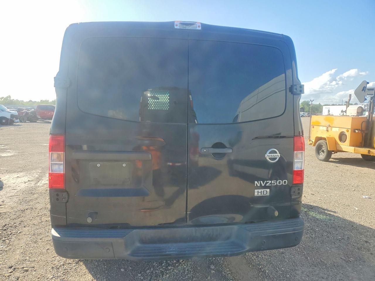 NISSAN NV