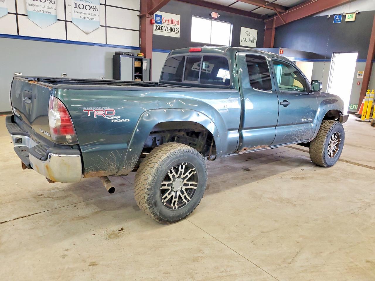 2010 TOYOTA TACOMA — фото 3