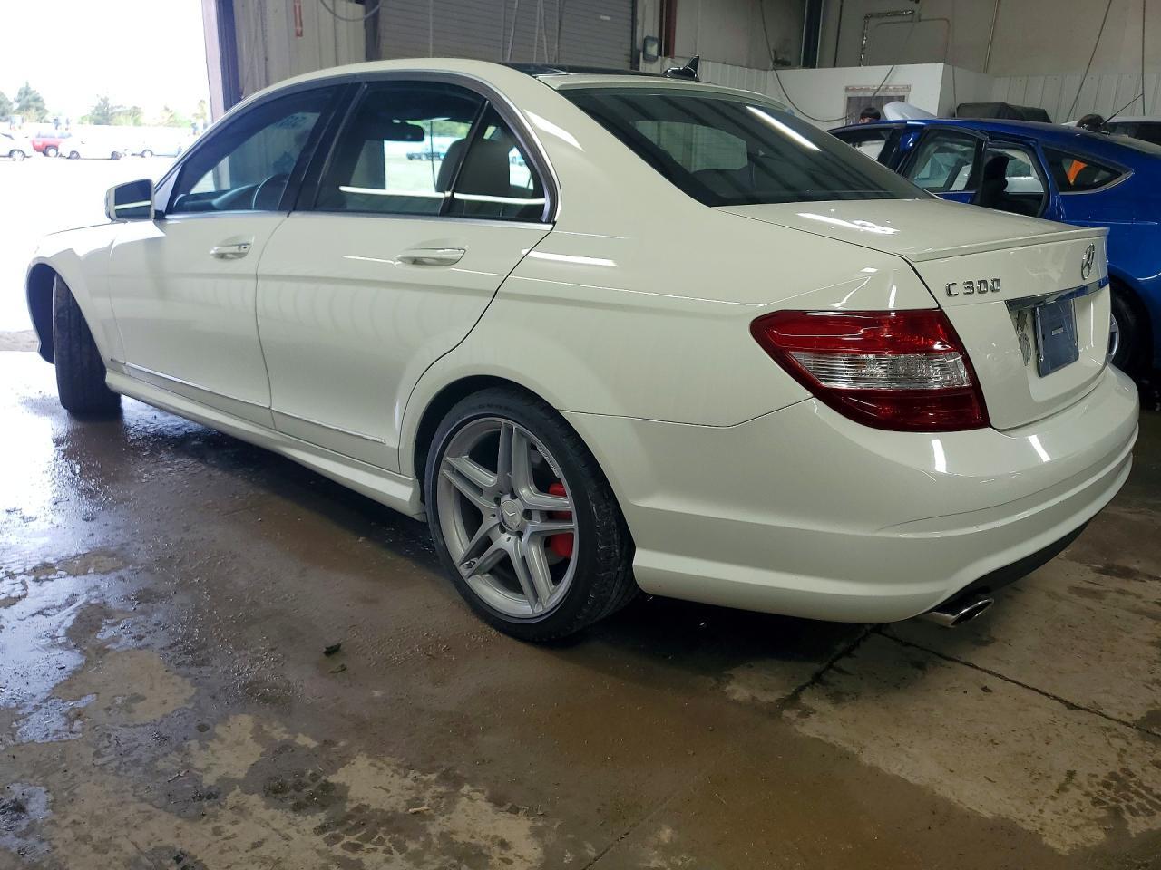 2011 MERCEDES-BENZ C-CLASS — фото 2