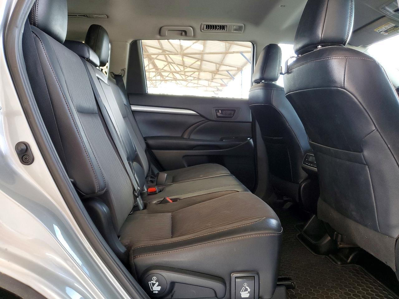 2019 TOYOTA HIGHLANDER — фото 10
