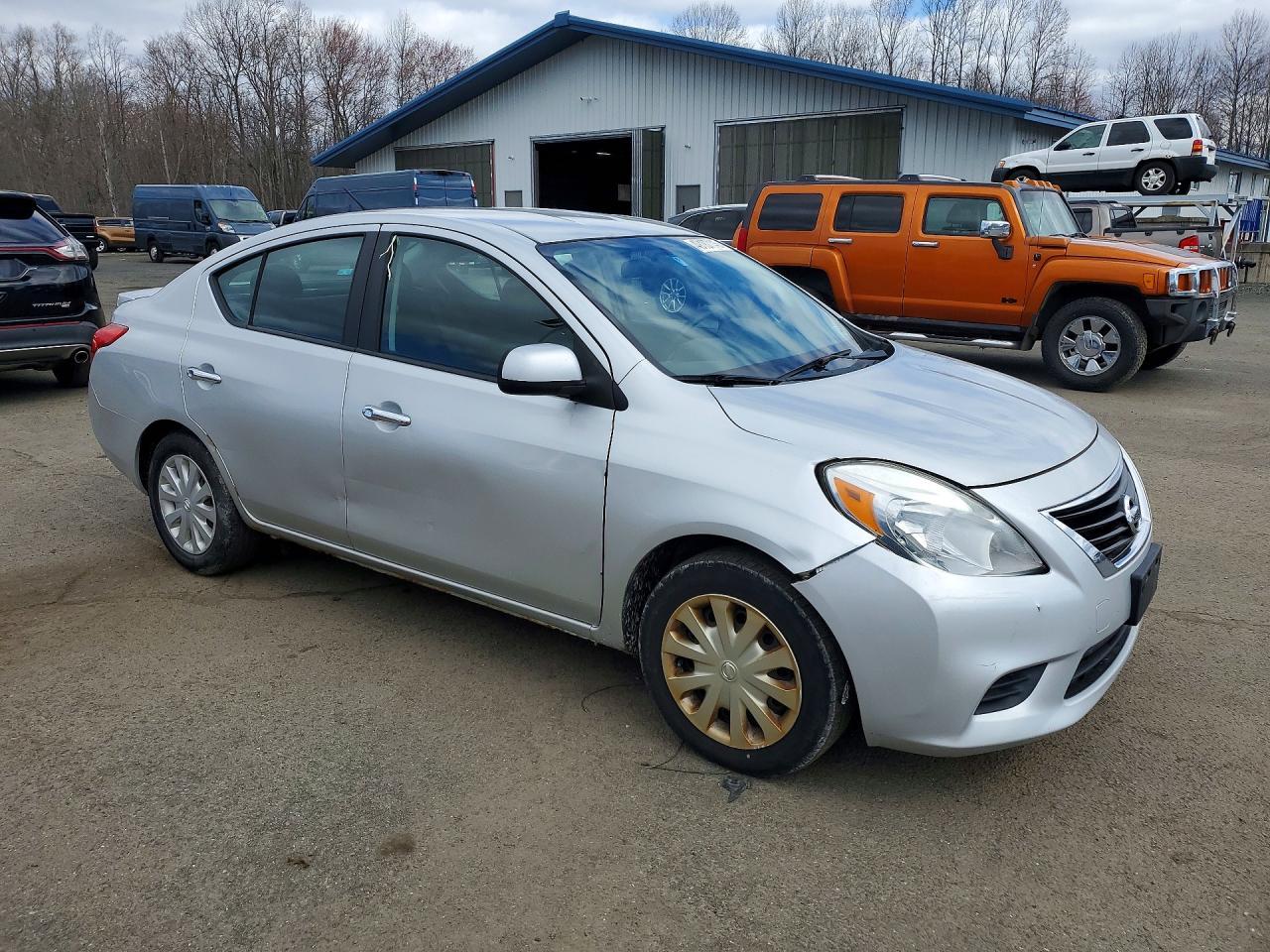 NISSAN VERSA