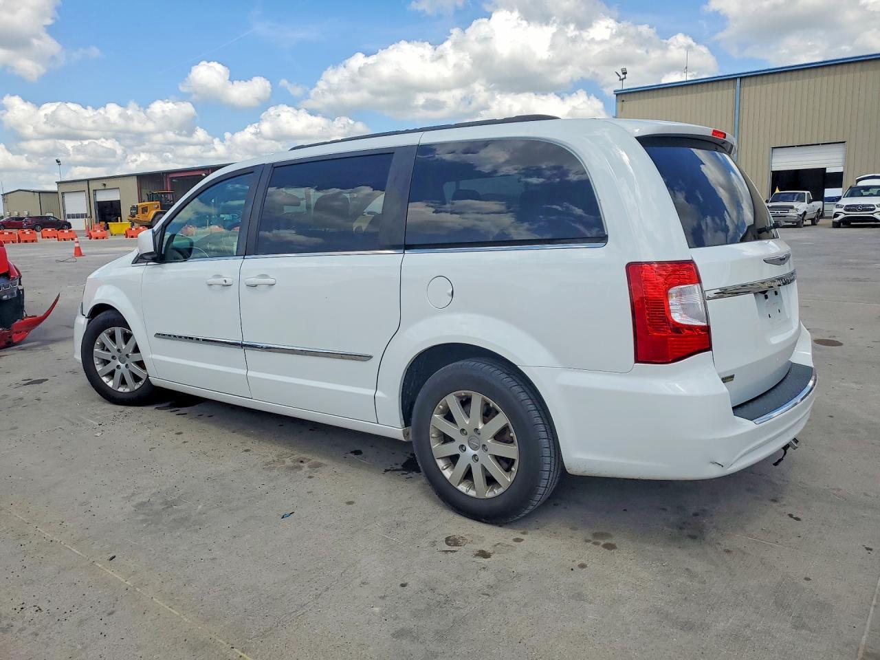 CHRYSLER TOWN & COUNTRY